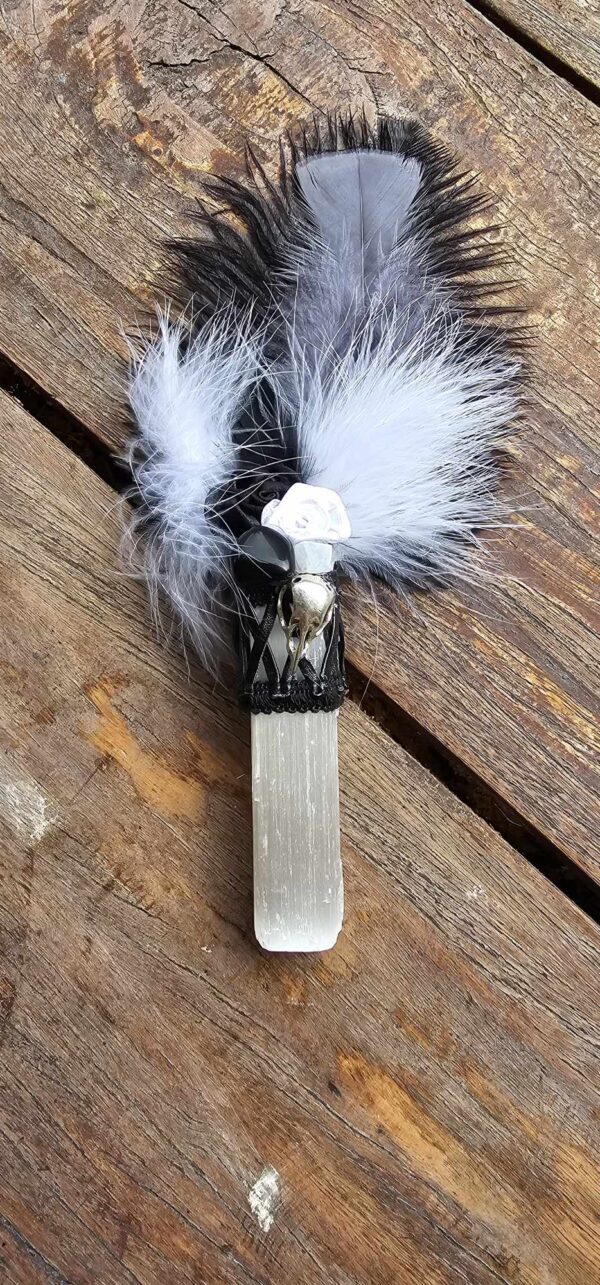 Selenite Smudging Wand Black/White